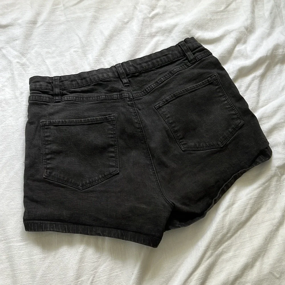 High rise shorts - Picture 2 of 3
